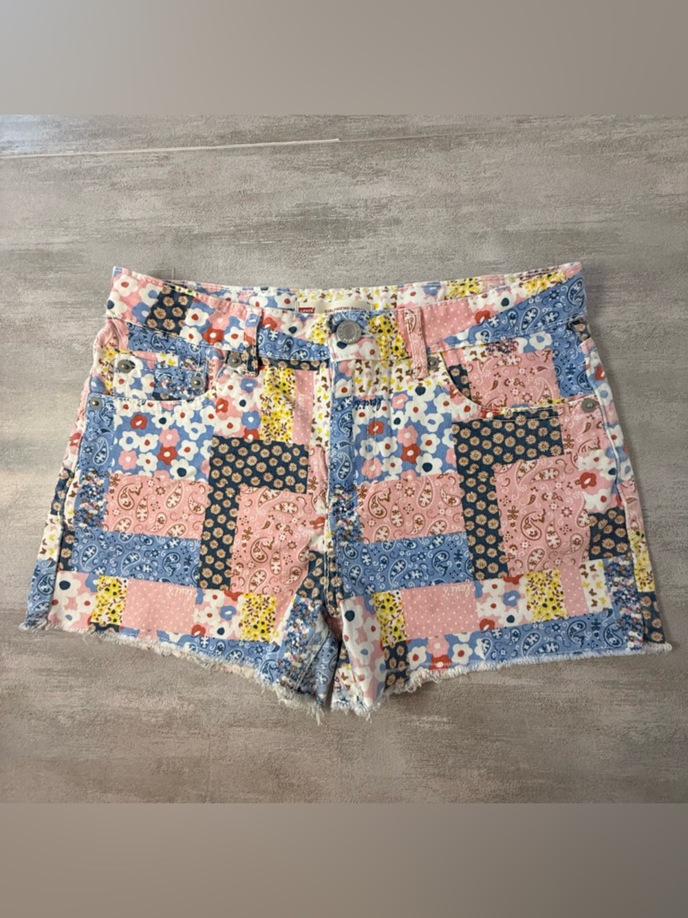 Girl’s Levi’s Girlfriend Patchwork Print Cutoff Shorts Size 14 Floral Paisley